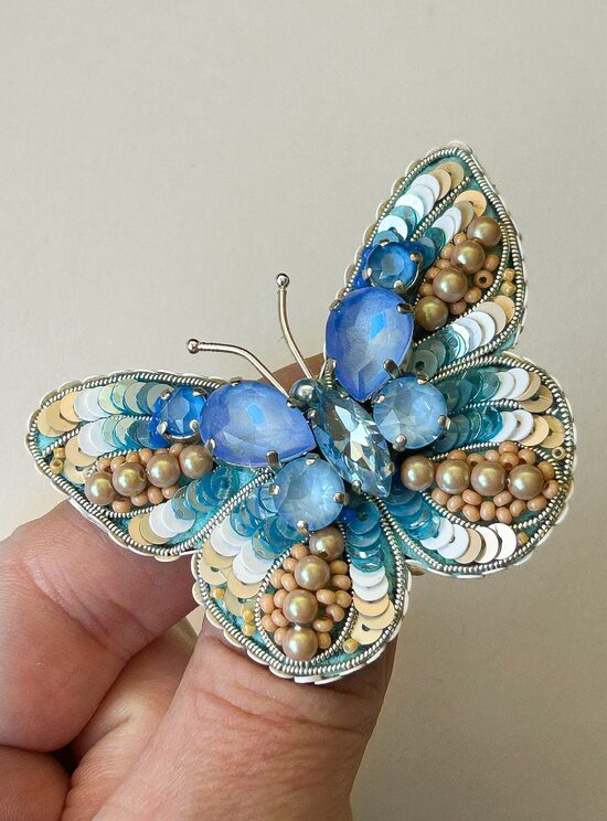 Gaiši zils taurenis